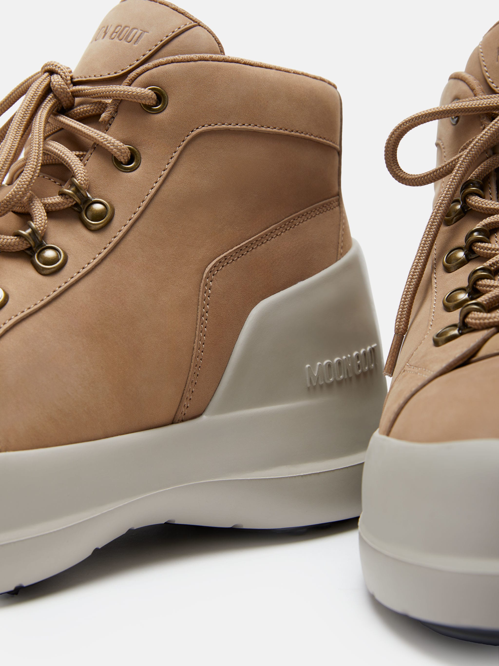 MB LUNA TREK MID NUBUCK SAND image number 2