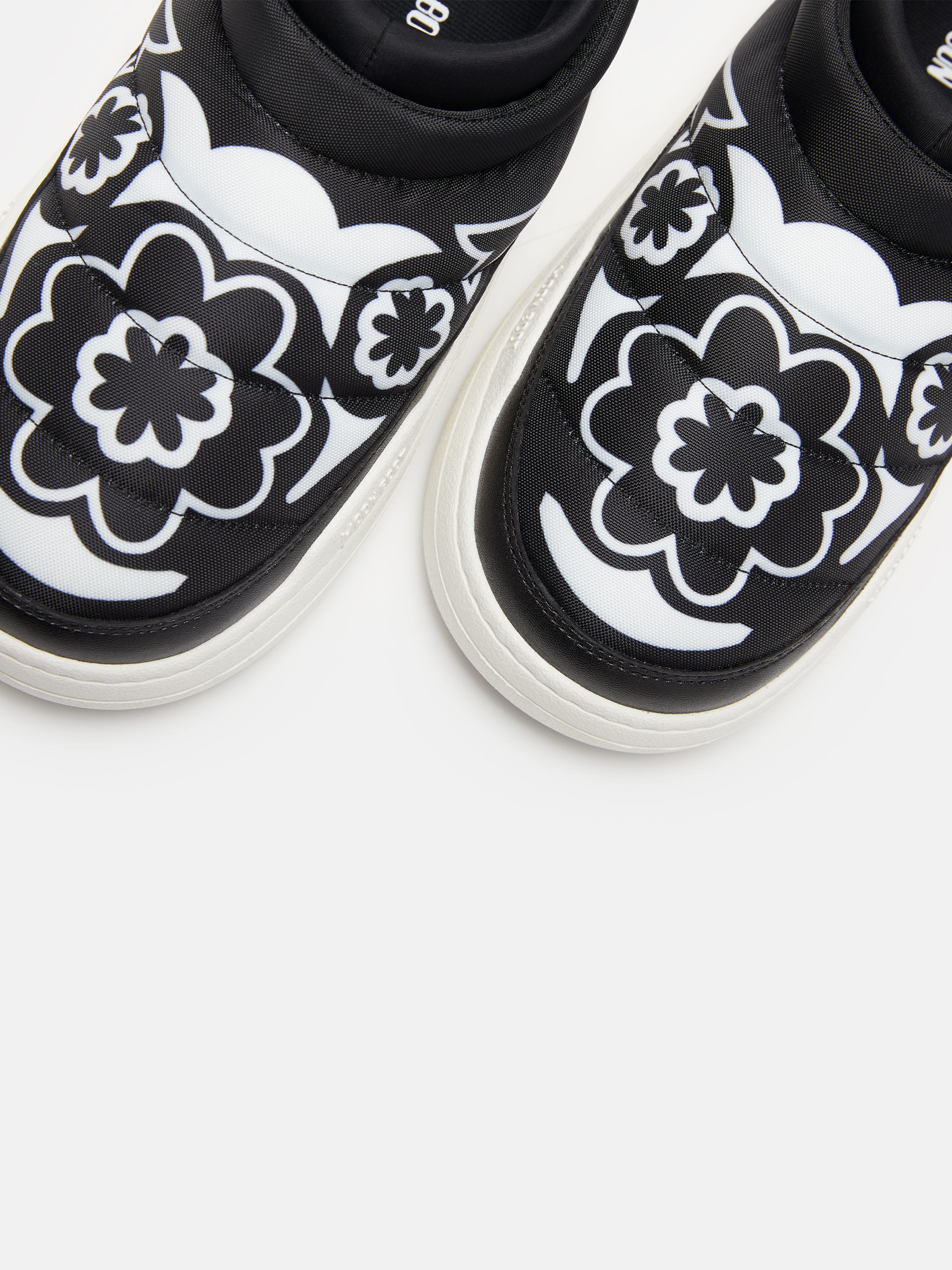 PARK SOFT FLOWER-PRINT BLACK SNEAKERS image number 3